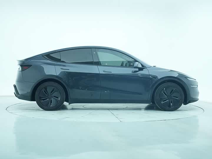 Photo 8 - Tesla Model Y
