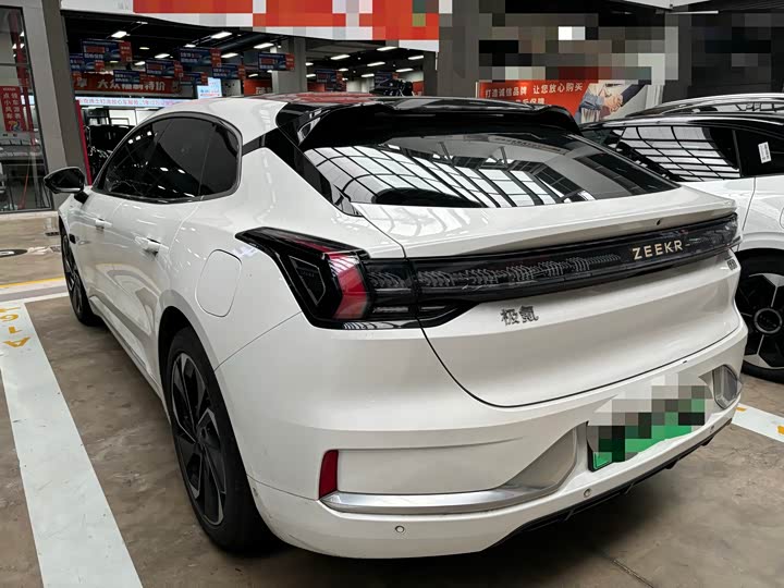 Фото 4 - Zeekr 001