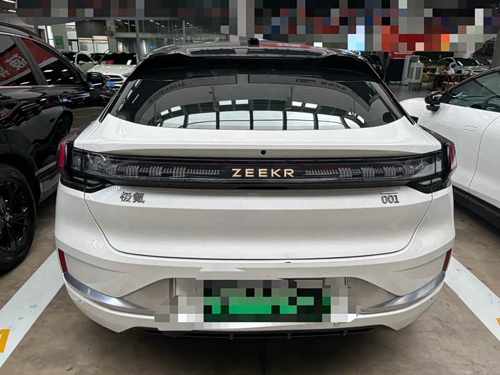 Фото 5 - Zeekr 001