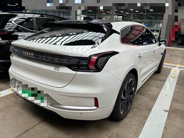 Фото 6 - Zeekr 001