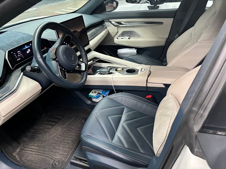 Фото 8 - Zeekr 001