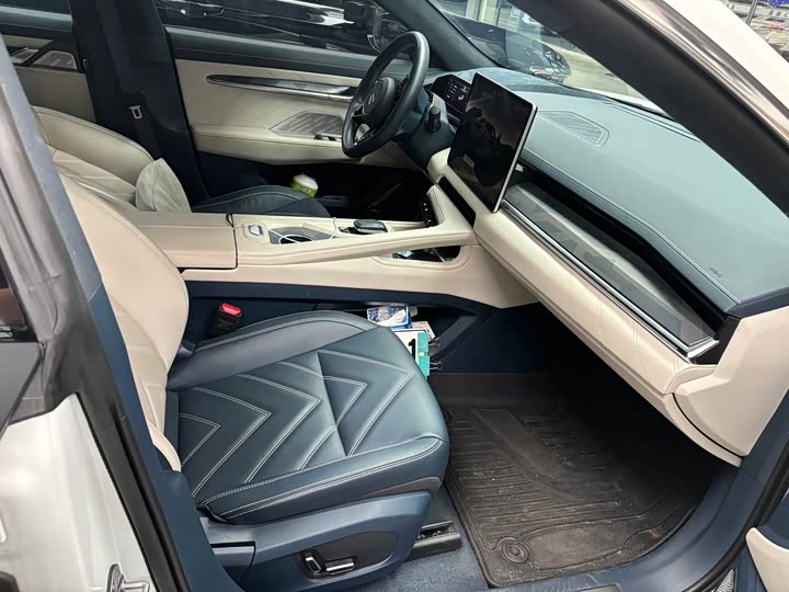 Фото 9 - Zeekr 001