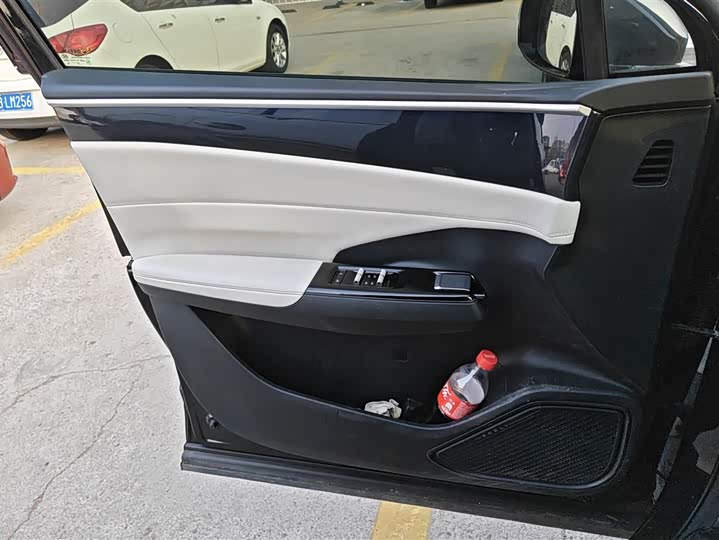 Photo 7 - Geely Galaxy L7