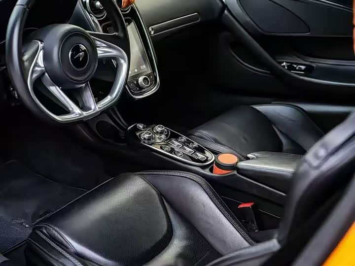 Фото 3 - McLaren GT