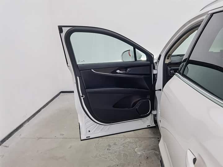 Фото 8 - Lincoln Nautilus