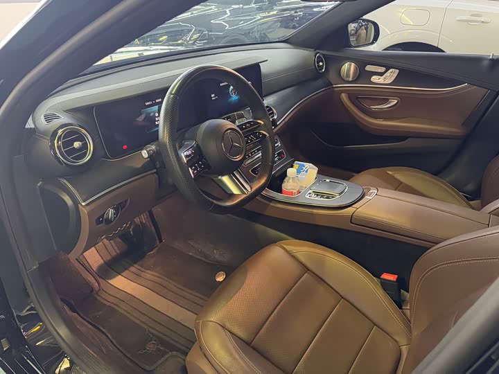 Фото 2 - Mercedes-Benz E-Class