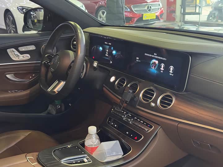 Фото 3 - Mercedes-Benz E-Class