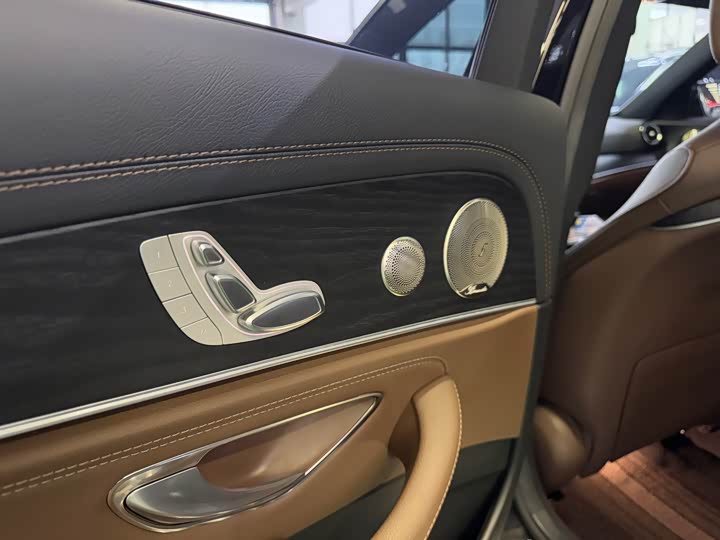 Фото 6 - Mercedes-Benz E-Class