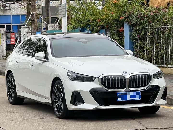 Фото 3 - BMW 5 Series