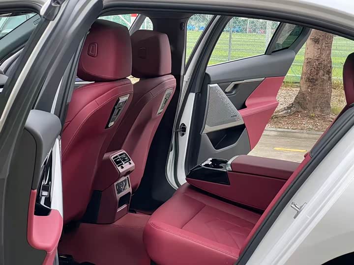 Фото 8 - BMW 5 Series