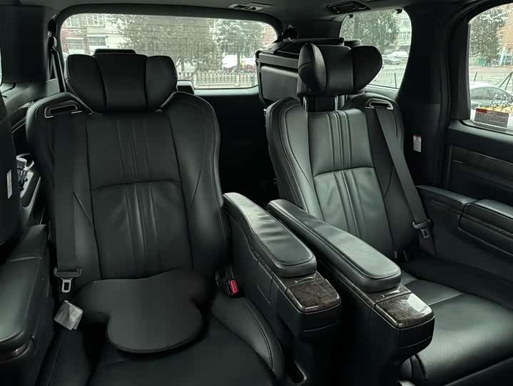 Photo 4 - Toyota Alphard