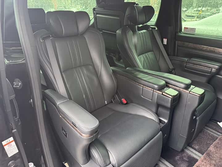 Photo 5 - Toyota Alphard