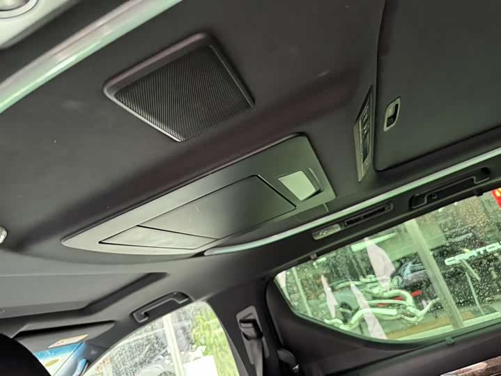 Photo 8 - Toyota Alphard