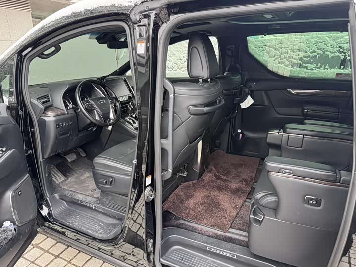 Photo 9 - Toyota Alphard