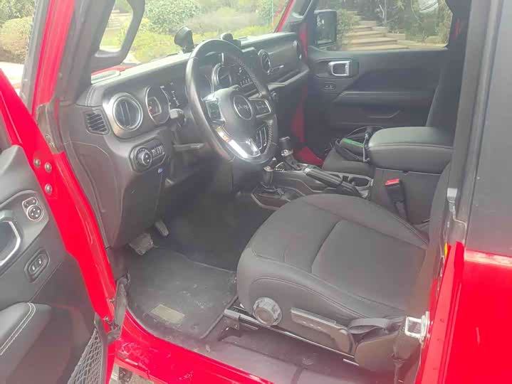 Фото 4 - Jeep Wrangler