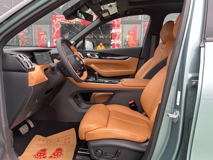 Фото 4 - Geely Atlas L