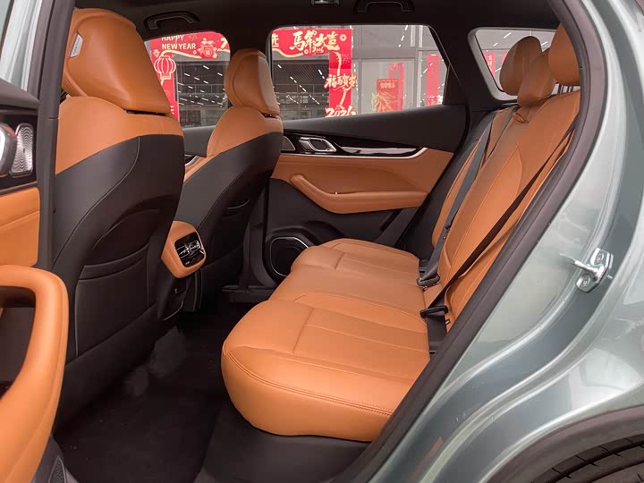 Фото 6 - Geely Atlas L