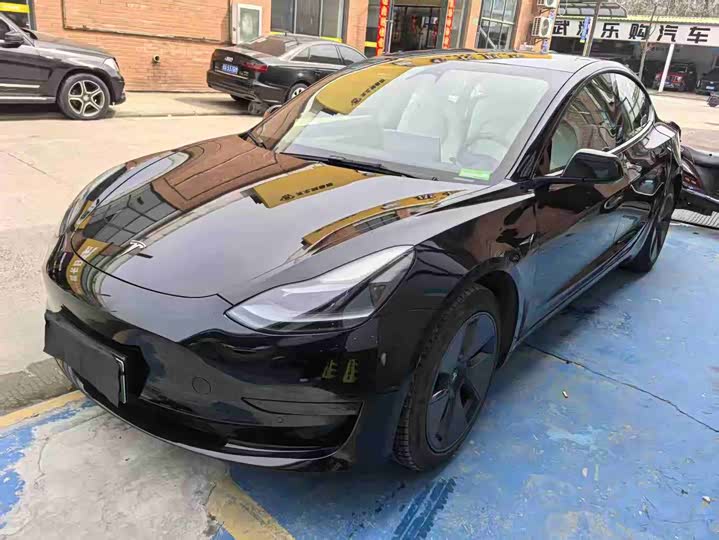 Фото 1 - Tesla Model 3