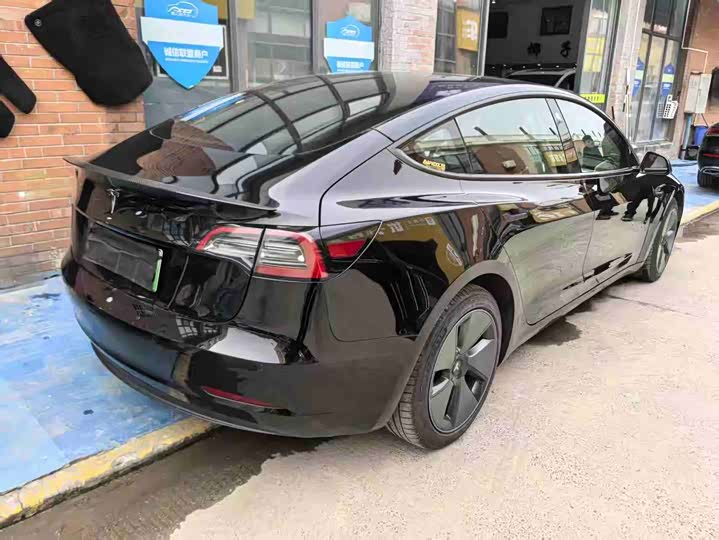 Фото 8 - Tesla Model 3