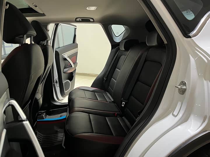 Фото 9 - Geely Coolray