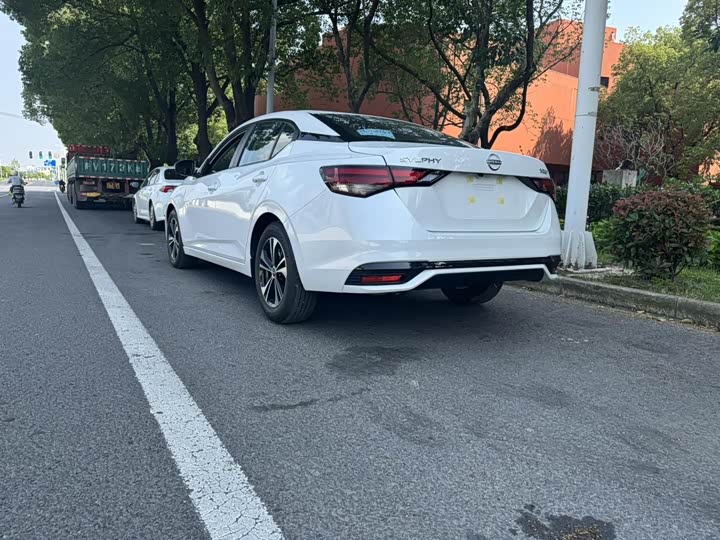 Фото 3 - Nissan Sylphy