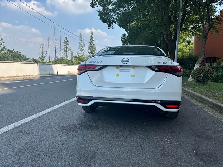 Фото 4 - Nissan Sylphy