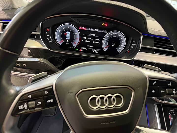Photo 8 - Audi A8