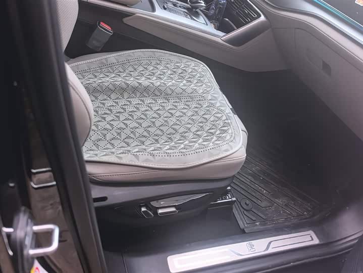 Фото 8 - BYD Tang Hybrid/EV