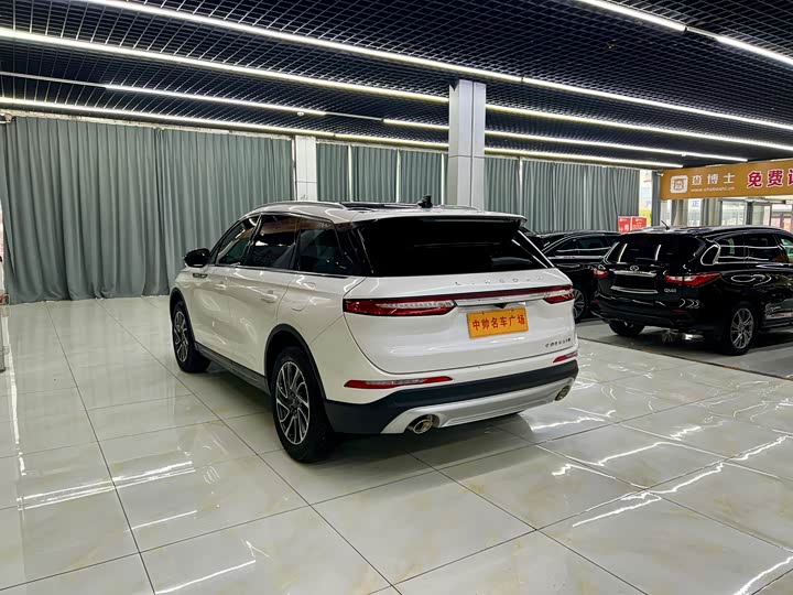 Photo 4 - Lincoln Corsair