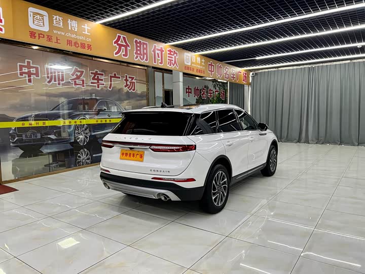 Photo 6 - Lincoln Corsair