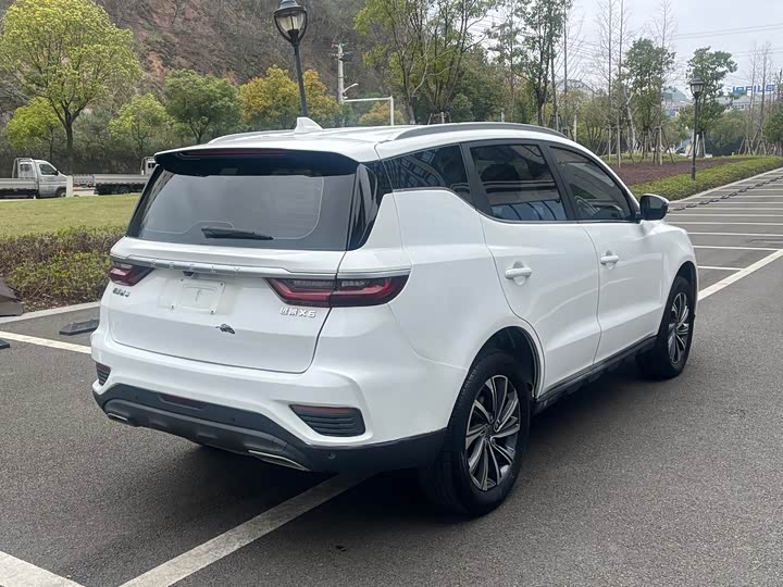 Фото 6 - Geely Vision X6