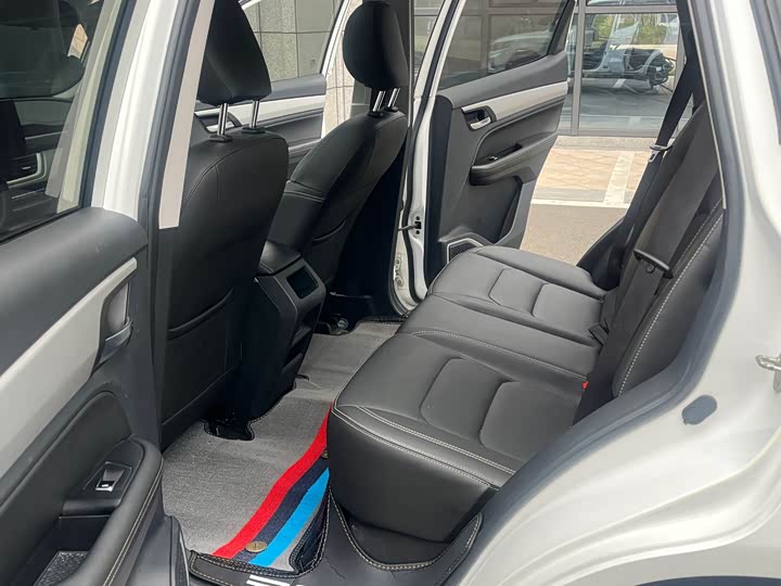 Фото 8 - Geely Vision X6