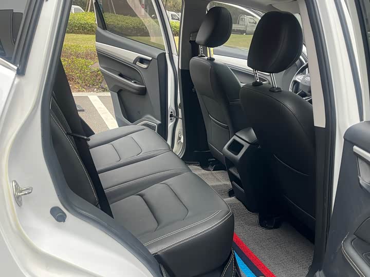 Фото 9 - Geely Vision X6