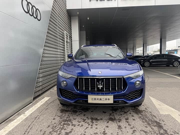 Фото 2 - Maserati Levante