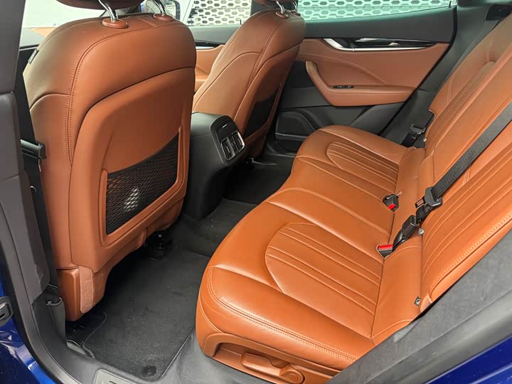 Фото 7 - Maserati Levante