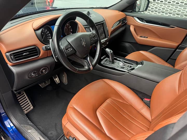 Фото 9 - Maserati Levante