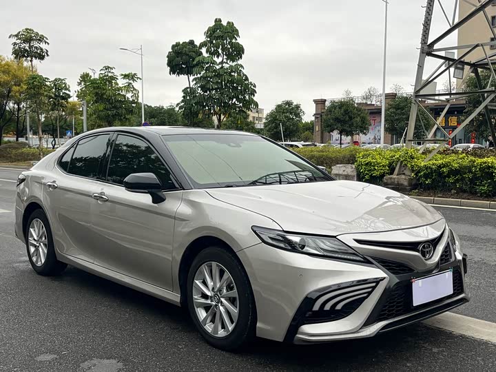 Фото 3 - Toyota Camry