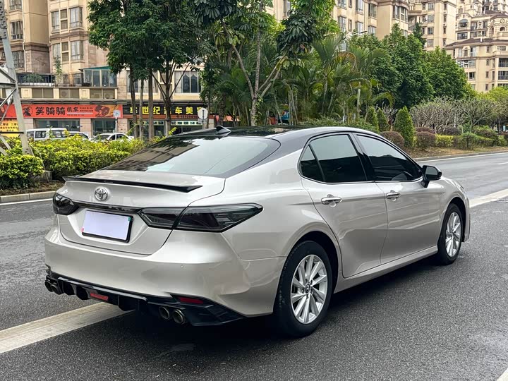 Фото 4 - Toyota Camry