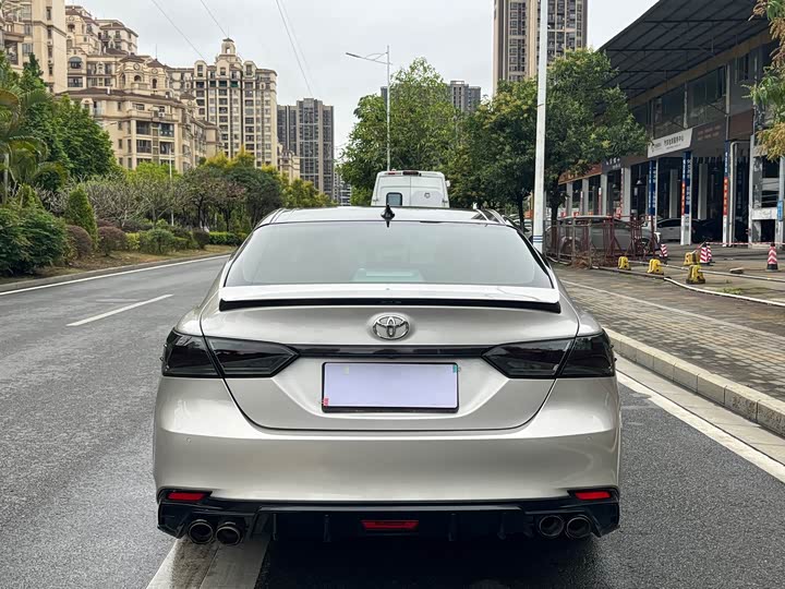 Фото 5 - Toyota Camry