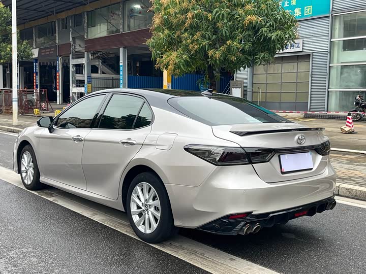 Фото 6 - Toyota Camry