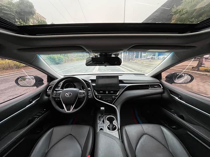 Фото 7 - Toyota Camry