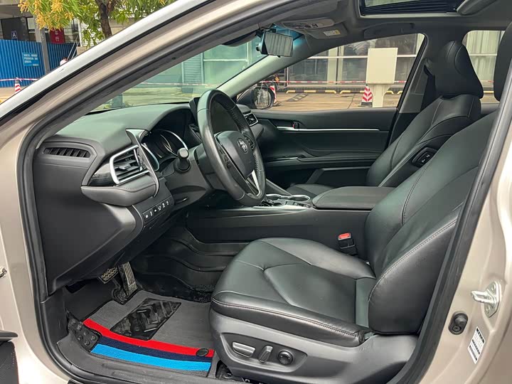 Фото 9 - Toyota Camry