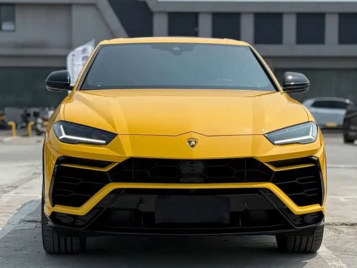 Фото 2 - Lamborghini Urus