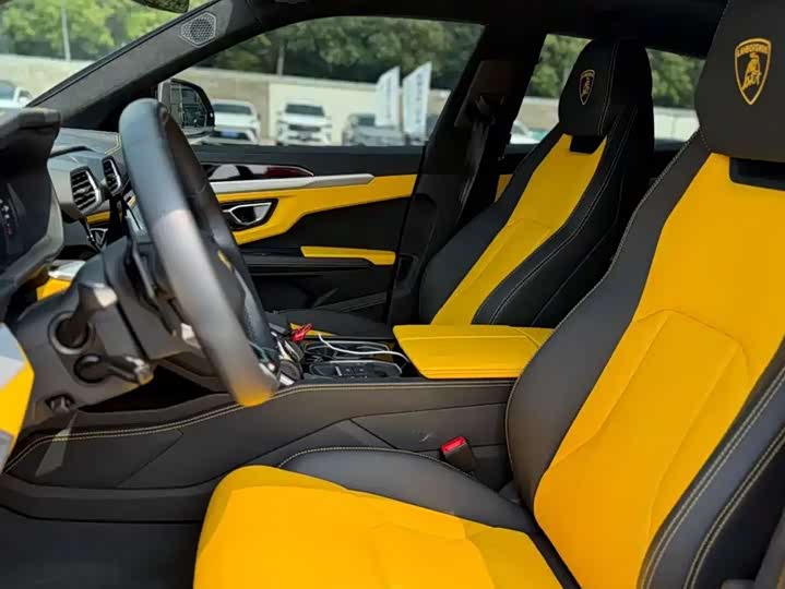 Фото 5 - Lamborghini Urus