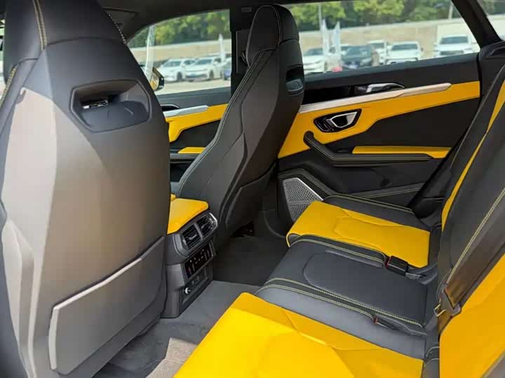 Фото 6 - Lamborghini Urus