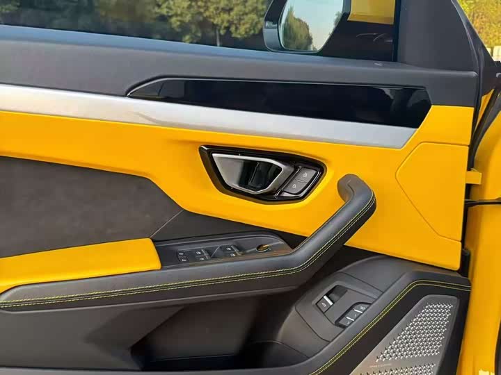 Фото 8 - Lamborghini Urus