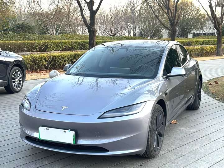 Фото 1 - Tesla Model 3