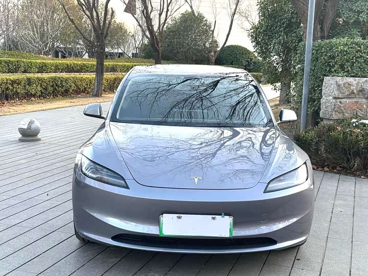 Фото 2 - Tesla Model 3