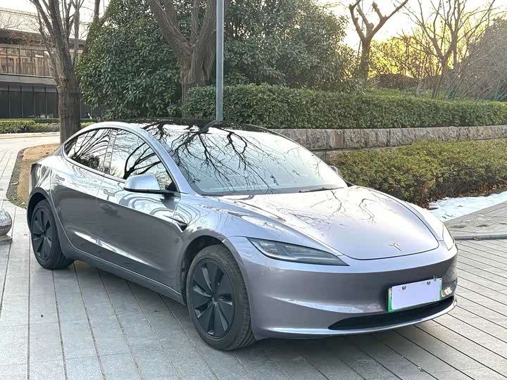 Фото 3 - Tesla Model 3