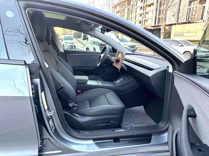 Фото 9 - Tesla Model 3